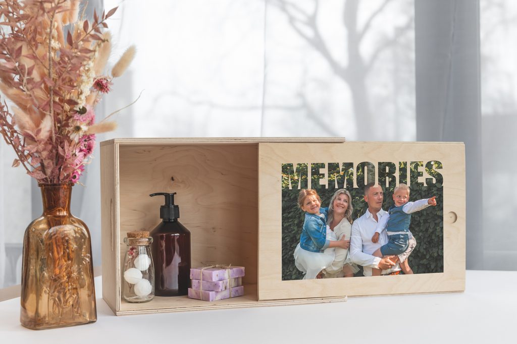 Houten memorybox met schuifdeksel en eigen foto.